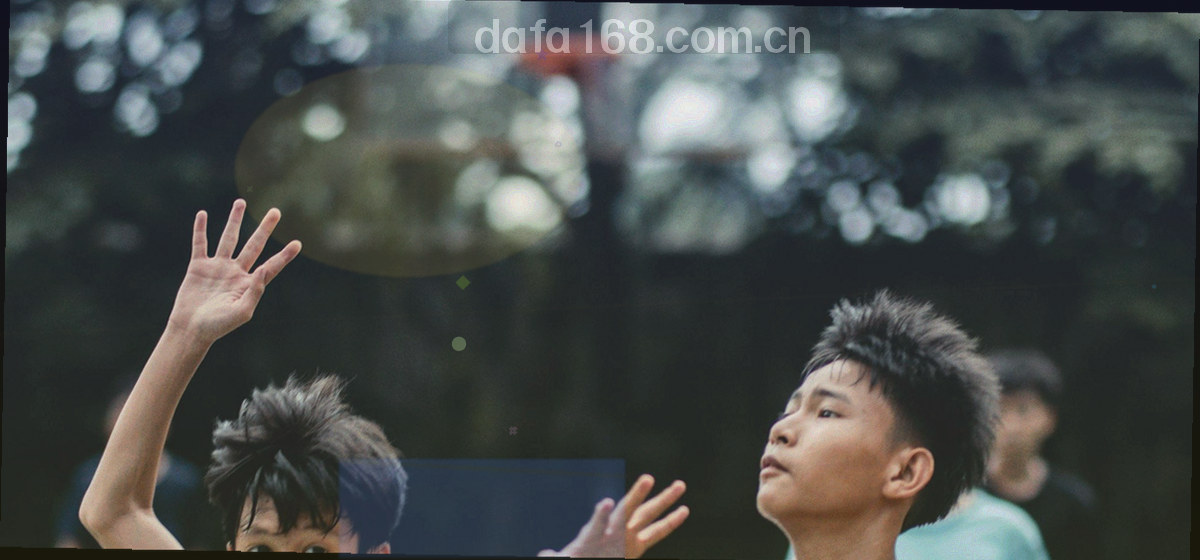 深靛底色上由青绿细线与橙色节点构成的抽象信息流向示意